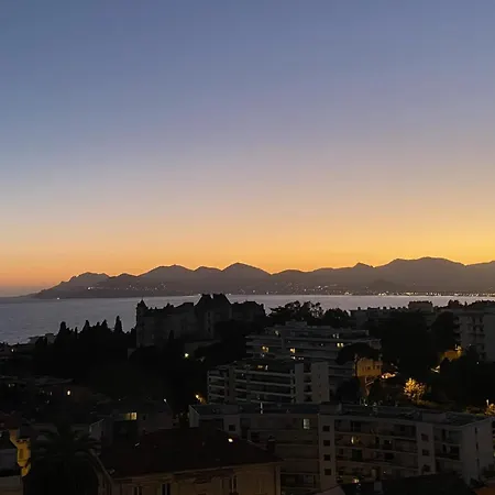 Geoffrey By Terrys Homes Apartment Cannes